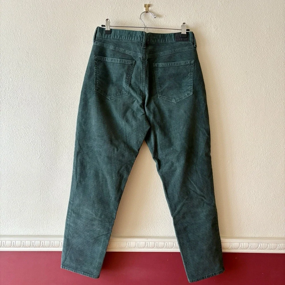American Eagle Outfitters green‎ corduroy Mom Jean high rise pants